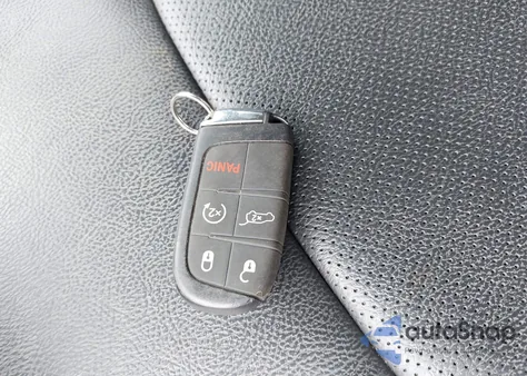 2022 Jeep Compass Latitude Lux 4X4 z USA, uszkodzony, nr VIN 3C4NJDFB5NT112287